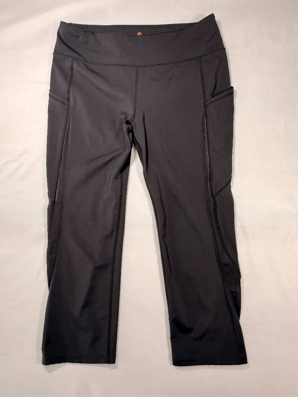 Tangerine Gray Mesh Panel Capri Leggings M